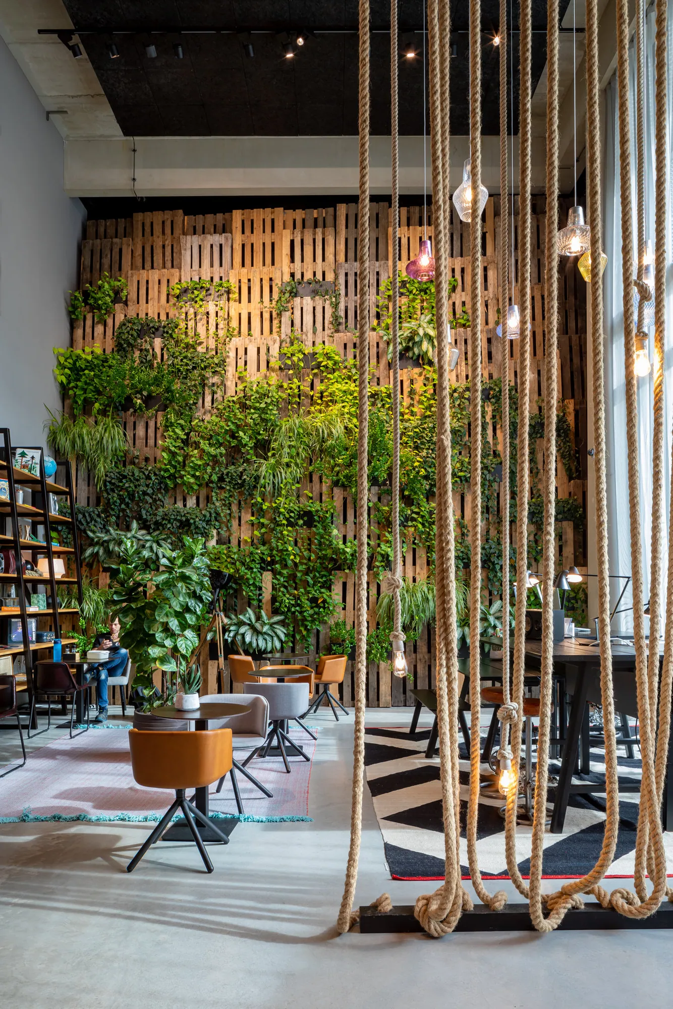 Moxy Houthavens — photography by Isabel Nabuurs