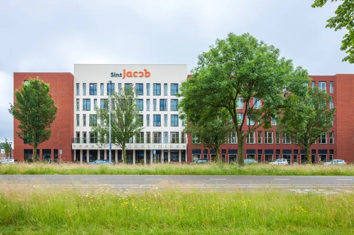 Sint Jacob exterieur — architecture photography by Isabel Nabuurs