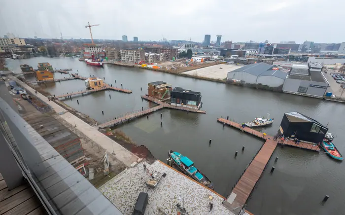 Schoonschip Intocht — construction photography by Isabel Nabuurs